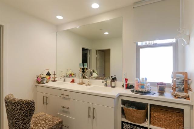 126 Cadence, Irvine CA: https://media.crmls.org/mediaz/ef3d4afc-ede6-4d95-a717-ed114d966681.jpg