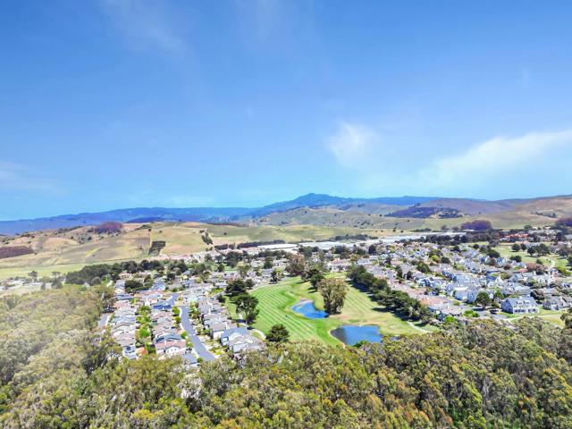 121 Carnoustie Drive, Half Moon Bay CA: https://media.crmls.org/mediaz/ef3df381-48cd-47b6-ad45-d1e2e6d2c9f5.jpg