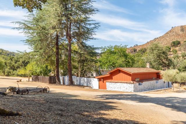 20500 CACHAGUA Road, Carmel Valley CA: https://media.crmls.org/mediaz/ef3dfc25-a001-4670-b90f-420ef75ac3ec.jpg