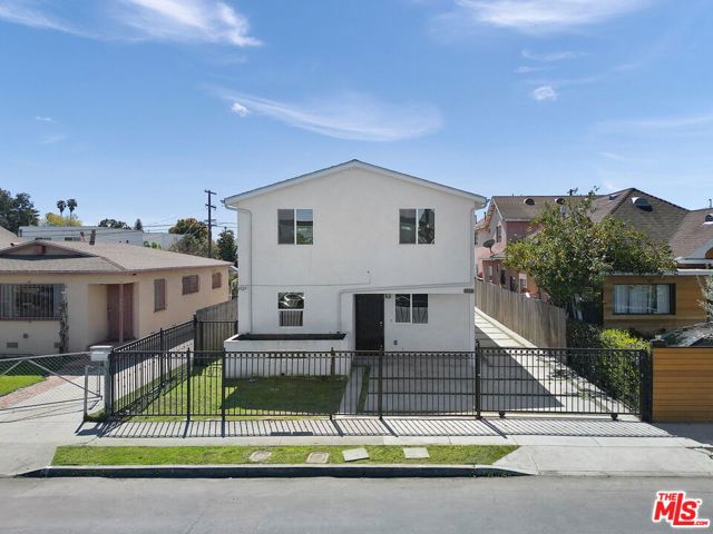 320 E 55th Street, Los Angeles CA: https://media.crmls.org/mediaz/ef3e3561-ecad-4f0a-86f7-e7ba324f6f1b.jpg