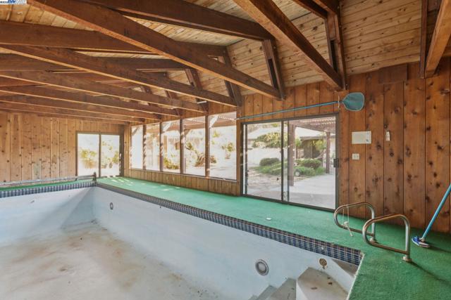 20521 Upper Hillview Dr, Sonora CA: https://media.crmls.org/mediaz/ef3eac4b-65a1-4abe-876e-9f65dcd391d8.jpg