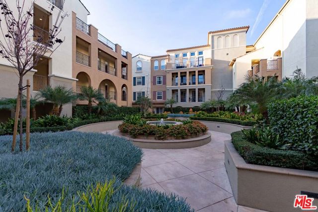 12975 Agustin Place, Playa Vista CA: https://media.crmls.org/mediaz/ef3ed6a6-60fb-4127-946f-8aea8b108ecc.jpg