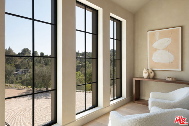 24172 Lupin Hill Road, Hidden Hills CA: https://media.crmls.org/mediaz/ef3ed70b-ca9a-4e2a-b618-6487e6c71f32.jpg