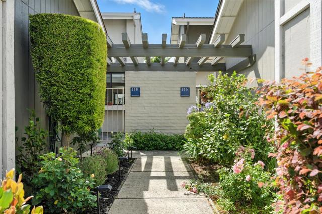 588 Marlin Court, Redwood City CA: https://media.crmls.org/mediaz/ef3eed97-7b64-4316-b636-d8e440ae7b13.jpg