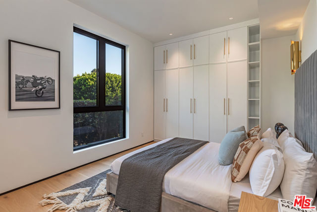 1271 Sunset Plaza Drive, Los Angeles CA: https://media.crmls.org/mediaz/ef3f4a78-9205-4cfc-801b-e04baad58a98.jpg