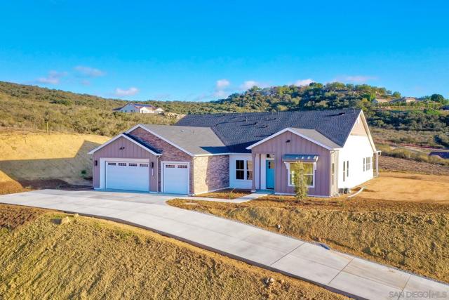 15123 Larchmont St, Poway CA: https://media.crmls.org/mediaz/ef3f685f-6baf-4269-9dfc-0a7c3ab36b8c.jpg