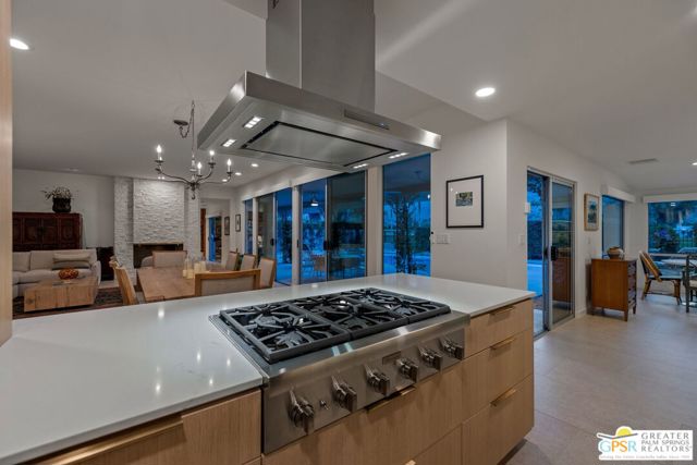 2367 S Yosemite Drive, Palm Springs CA: https://media.crmls.org/mediaz/ef407870-6f1d-423b-a21c-0fa17da75a30.jpg