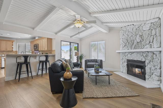 Detail Gallery Image 11 of 58 For 631 via Costa Rica, Vista,  CA 92081 - 2 Beds | 2 Baths
