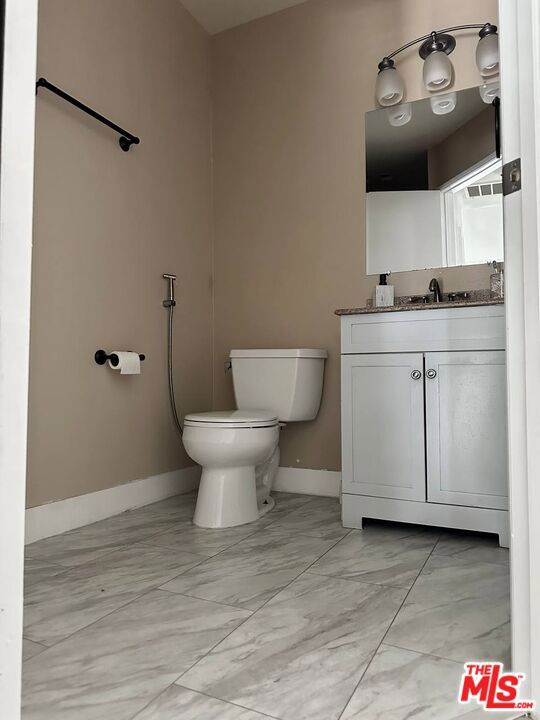 9901 Independence Avenue, Chatsworth CA: https://media.crmls.org/mediaz/ef411470-b729-46b5-88e0-577a193ead01.jpg