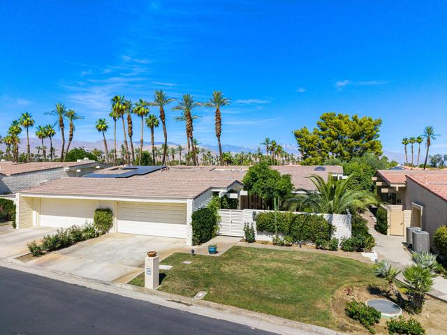 44825 Guadalupe Drive, Indian Wells CA: https://media.crmls.org/mediaz/ef415c8c-6694-4c0b-b70d-21b1c16dd753.jpg