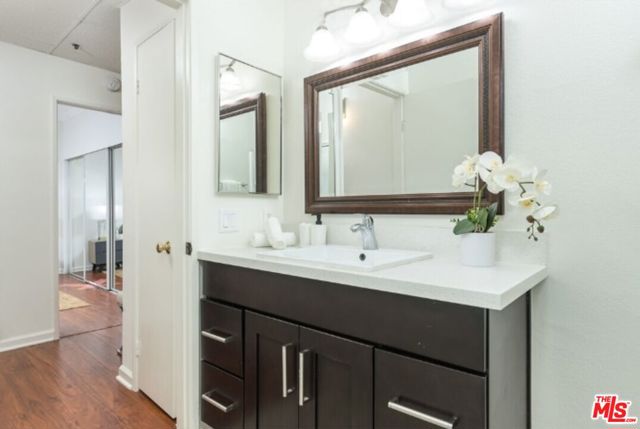 533 S St Andrews Place, Los Angeles CA: https://media.crmls.org/mediaz/ef41f34a-2b4b-45ef-8edb-33a6290029f4.jpg
