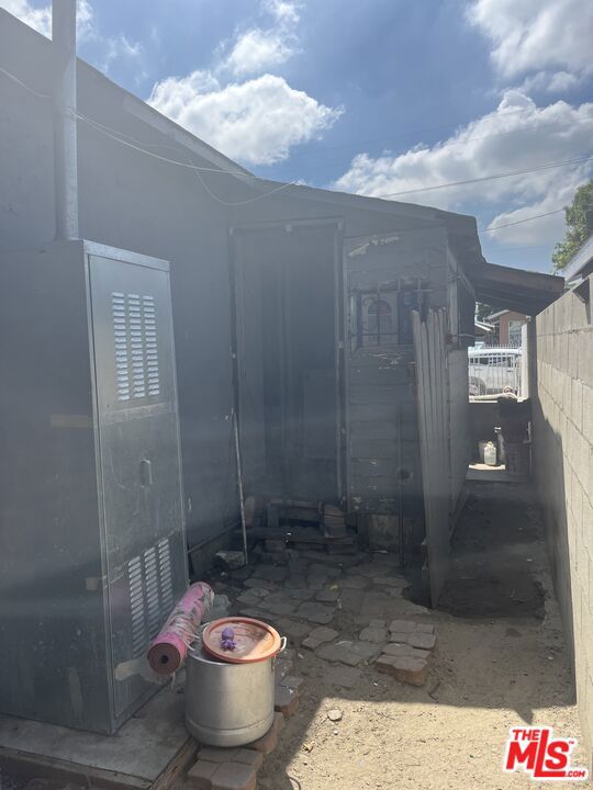 619 W Cherry Street, Compton CA: https://media.crmls.org/mediaz/ef420367-f6bc-4b56-ad52-fa2c4ebaf4f0.jpg