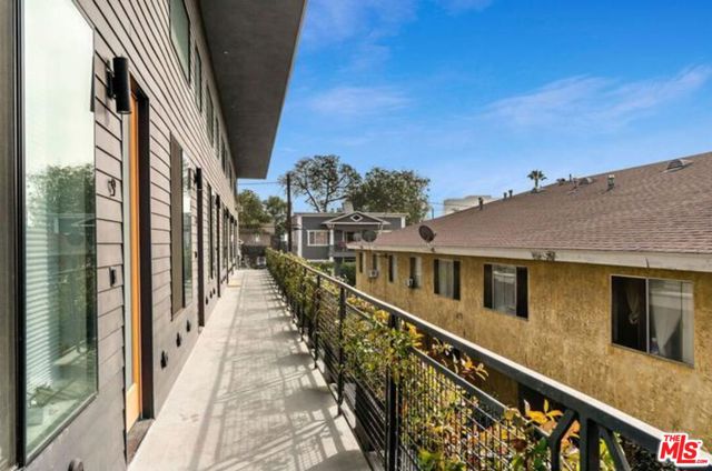 321 N Bixel Street, Los Angeles CA: https://media.crmls.org/mediaz/ef421da3-004c-4ea4-9bbf-ba39f79adf73.jpg