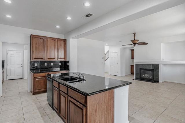 1619 Tumbleweed Way, Los Banos CA: https://media.crmls.org/mediaz/ef4227b6-0528-4740-aa82-92ee78d40917.jpg