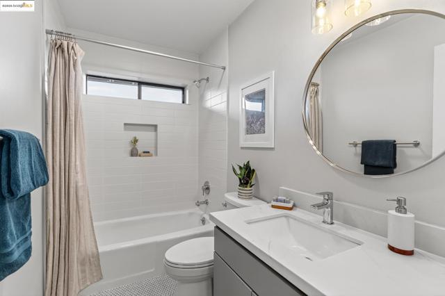 6475 Swainland Rd, Oakland CA: https://media.crmls.org/mediaz/ef430f36-6dc8-4168-a2b9-f7ae21aa317a.jpg