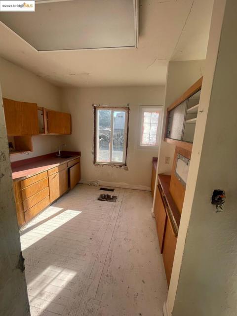 2890 Concord BLVD, Concord CA: https://media.crmls.org/mediaz/ef433cc5-fff1-424a-adff-446e9d198a2b.jpg