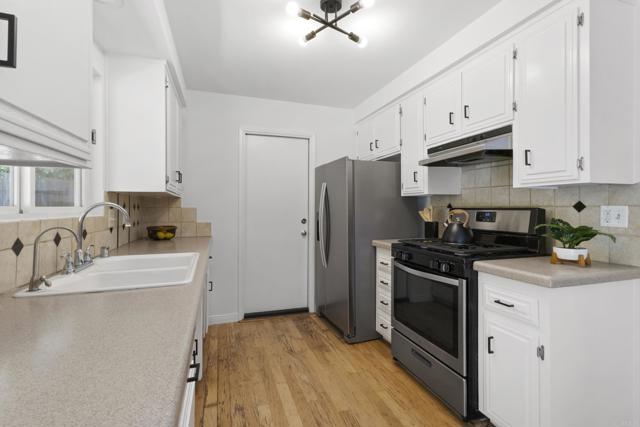 1471 Rock Springs, Escondido CA: https://media.crmls.org/mediaz/ef437828-9eb0-498d-b785-d98884049360.jpg