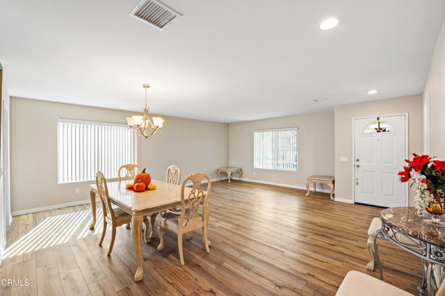 32650 The Old Road, Castaic CA: https://media.crmls.org/mediaz/ef43bfd1-9435-4c27-a54c-18e6e17bfeee.jpg