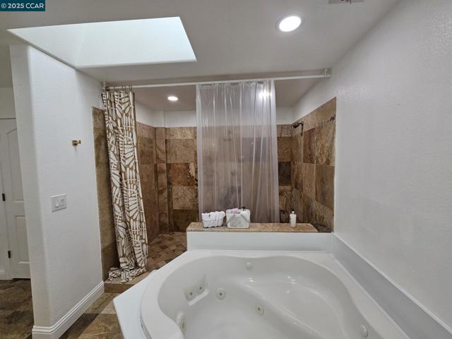 2785 Butters Dr, Oakland CA: https://media.crmls.org/mediaz/ef4405d2-f9bd-491c-ad85-8c10eecfdc3b.jpg