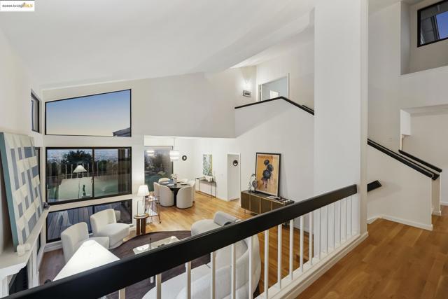 6019 Ridgemont Dr, Oakland CA: https://media.crmls.org/mediaz/ef442424-2d1c-4eea-ab8c-b0735c2c3322.jpg