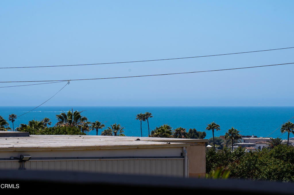 https://media.crmls.org/mediaz/ef44dcf4-5e93-4730-80a8-d300e18760de.jpg?preset=X-Large
