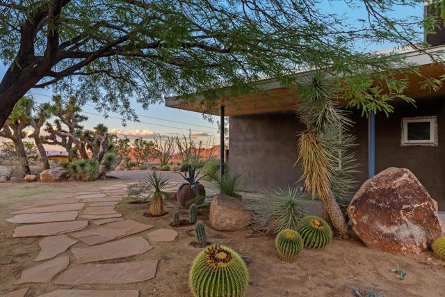 8744 Star Lane, Joshua Tree CA: https://media.crmls.org/mediaz/ef459f88-2f4a-4a80-947e-590f123ad10e.jpg