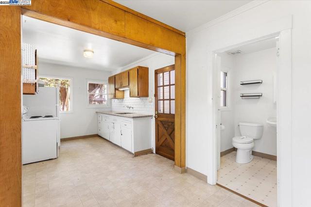 2255 Lincoln Ave., Alameda CA: https://media.crmls.org/mediaz/ef45e15b-511d-403f-bcc8-de8e7534b745.jpg