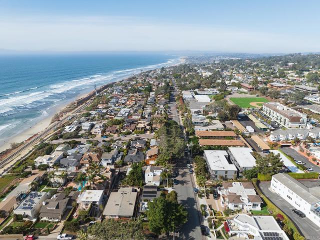 Detail Gallery Image 36 of 36 For 611 Stratford Ct, Del Mar,  CA 92014 - 2 Beds | 3/1 Baths
