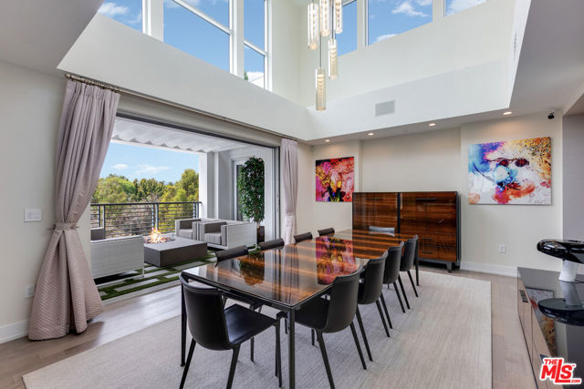 460 N Palm Drive, Beverly Hills CA: https://media.crmls.org/mediaz/ef45f277-ffc0-4f95-9255-4dd2895313fe.jpg