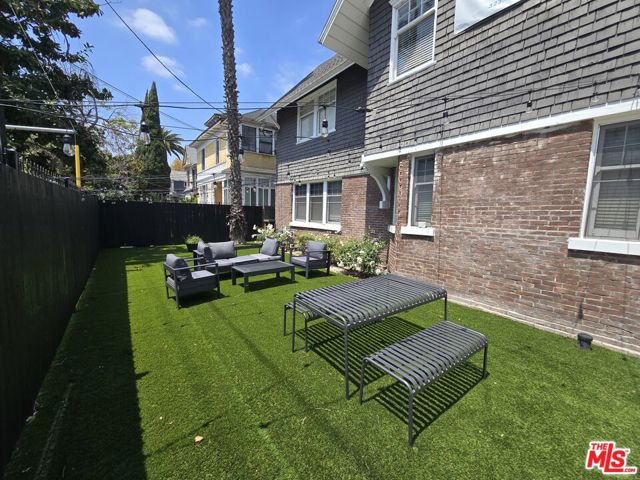 1257 W Adams Boulevard, Los Angeles CA: https://media.crmls.org/mediaz/ef4616ef-a2ec-45ad-84f6-6afd3239c147.jpg