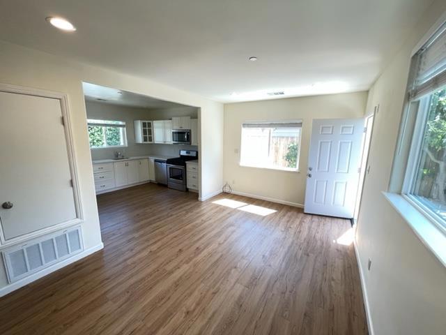 935 S Eldorado Street, San Mateo CA: https://media.crmls.org/mediaz/ef479113-be5b-4618-9d14-826e51c95ad0.jpg
