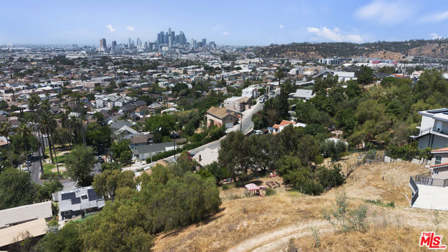 2741 Abrigo Avenue, Los Angeles CA: https://media.crmls.org/mediaz/ef47b473-2d2d-44eb-bf1d-7f037d52d95e.jpg