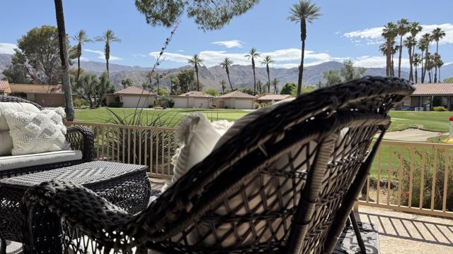 84 La Ronda Drive, Rancho Mirage CA: https://media.crmls.org/mediaz/ef47f060-2f69-46f4-923f-006f5adc907f.jpg