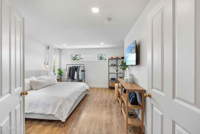 2658 Morning Grove Way, Thousand Oaks CA: https://media.crmls.org/mediaz/ef47f2b7-a7e0-4096-88fe-83231a4e8179.jpg