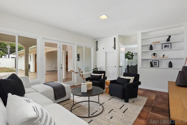 6307 Via Maria, La Jolla CA: https://media.crmls.org/mediaz/ef47f9a4-27ab-44d5-a5f1-1554051e2860.jpg