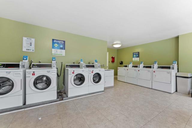 1101 Continentals Way, Belmont CA: https://media.crmls.org/mediaz/ef480c04-e25f-4d4c-acfb-e57c5eb096d6.jpg