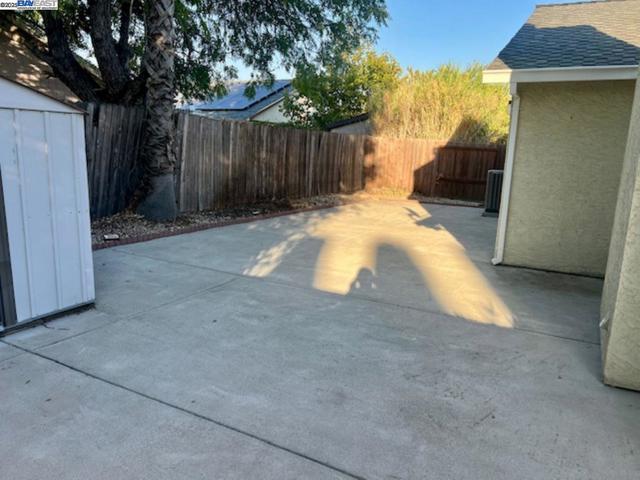 1201 Xandria Drive, Sacramento CA: https://media.crmls.org/mediaz/ef484687-b64f-4afc-9939-a533eabb1570.jpg