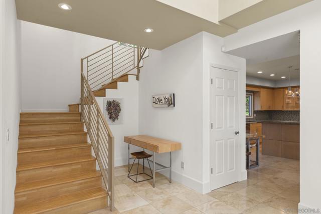 5787 Bellevue Ave, La Jolla CA: https://media.crmls.org/mediaz/ef486e34-83bd-49e0-826b-d4cc65da0fc8.jpg