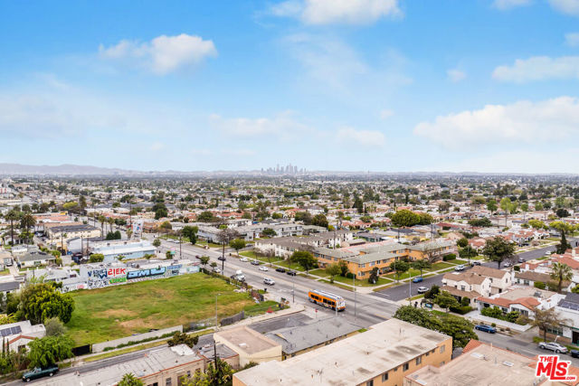 7801 Crenshaw Boulevard, Los Angeles CA: https://media.crmls.org/mediaz/ef488a16-0352-4f18-b0ed-f20fe1496efe.jpg