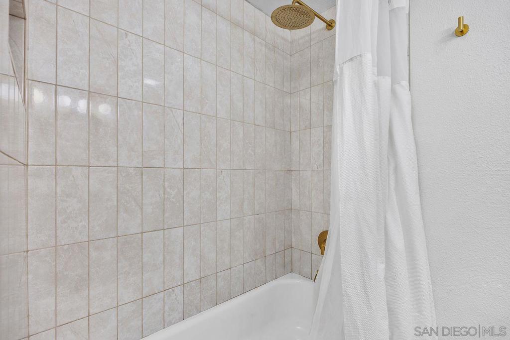 https://media.crmls.org/mediaz/ef48f346-4c5d-4864-ab28-f829b48725bc.jpg?preset=X-Large