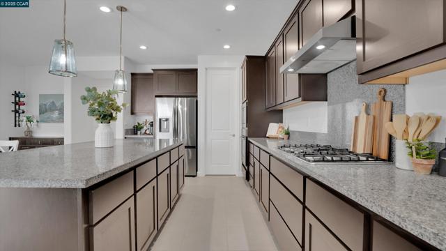 719 Jennifer St, Brentwood CA: https://media.crmls.org/mediaz/ef4964b5-b468-48ef-8f45-380326f9e398.jpg