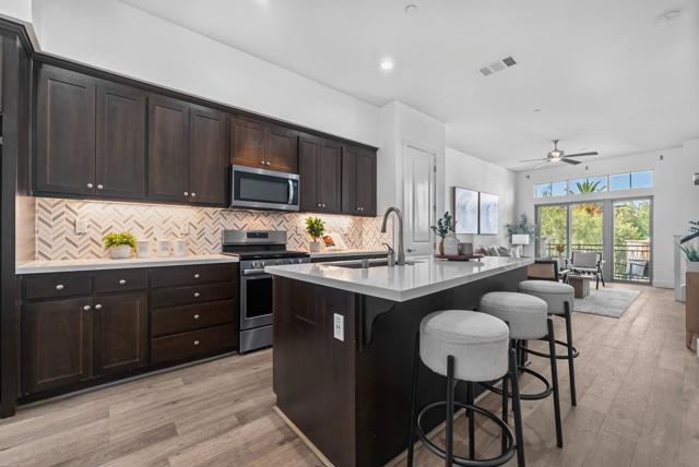 329 Cherokee Loop, Mountain View CA: https://media.crmls.org/mediaz/ef49afc5-9bad-4480-a5a1-56a27faace85.jpg