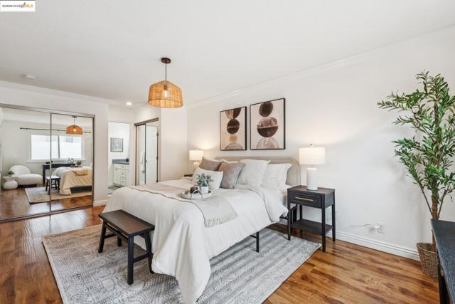 85 Vernon St, Oakland CA: https://media.crmls.org/mediaz/ef4a1550-c868-4704-9bed-3e3e7d612229.jpg