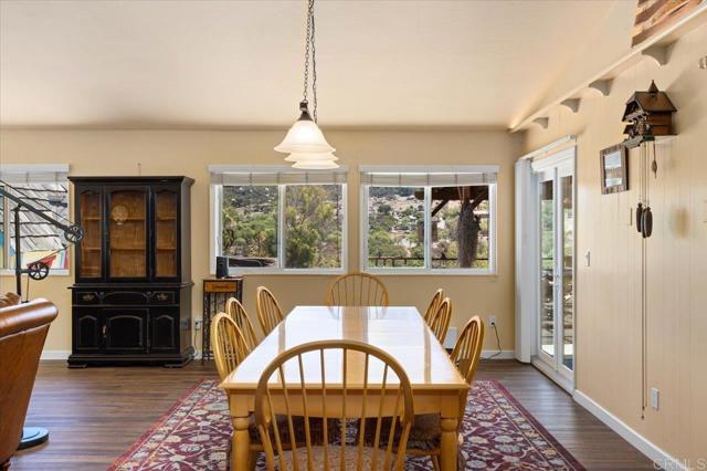 Detail Gallery Image 30 of 60 For 945 El Paseo, Vista,  CA 92084 - 4 Beds | 3 Baths