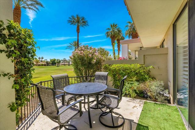 55334 Riviera, La Quinta CA: https://media.crmls.org/mediaz/ef4a341f-1625-48ff-bb5d-45683696b0ae.jpg