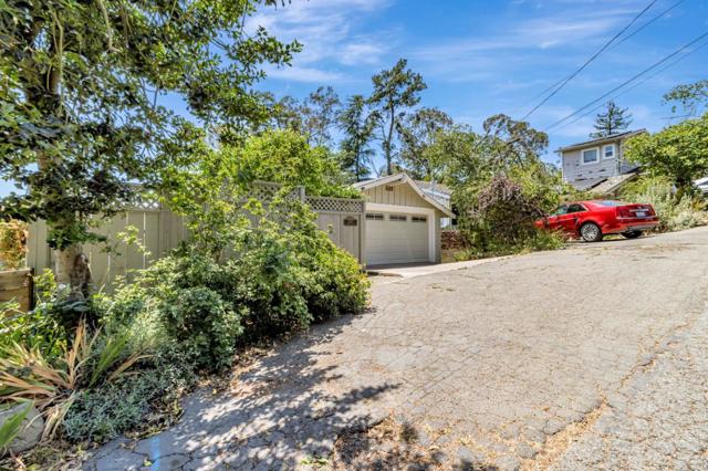 6827 Ridgewood Drive, Oakland CA: https://media.crmls.org/mediaz/ef4aaa92-4238-4c64-8438-9a89c1ff453c.jpg