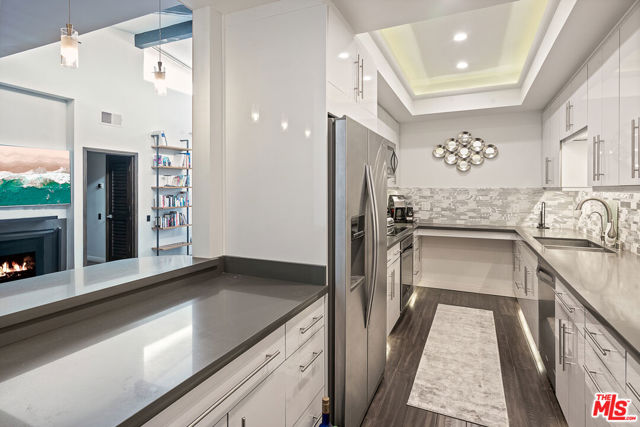 2175 S Beverly Glen Boulevard, Los Angeles CA: https://media.crmls.org/mediaz/ef4aae33-715e-4d2a-a2eb-98a52843896f.jpg