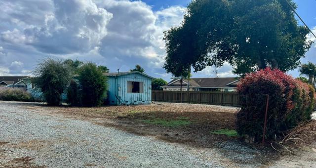 81 Fruitland Avenue, Royal Oaks CA: https://media.crmls.org/mediaz/ef4abdb5-06c4-474d-bff2-e8d21fc4e2bb.jpg