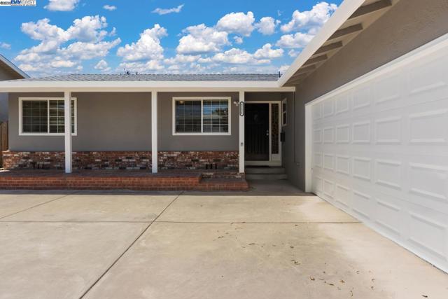 5221 Roxanne Ct, Livermore CA: https://media.crmls.org/mediaz/ef4adba7-660a-482a-9c38-8e6a7e7c4a29.jpg