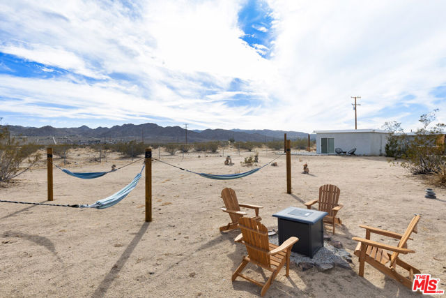 5737 Mojave Ranch Road, Joshua Tree CA: https://media.crmls.org/mediaz/ef4ae5d9-0cc1-4e8b-ba89-bedb0a251e89.jpg